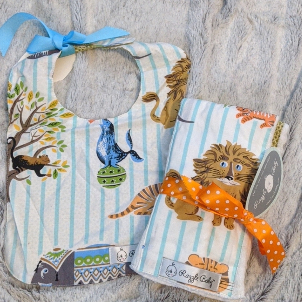 Bib burp cloths set